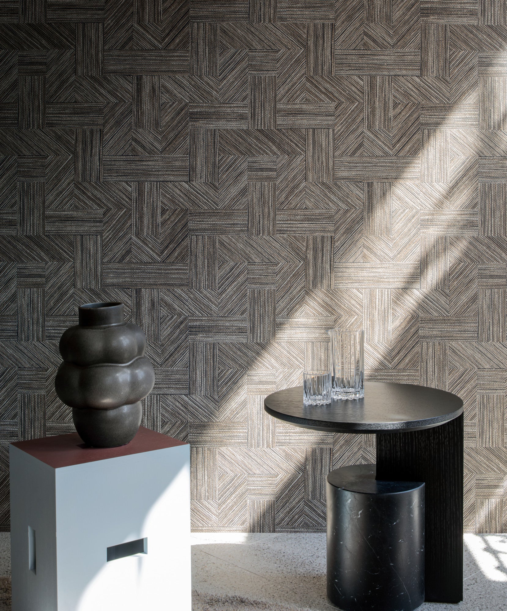 EssentialsTangram_Intarsio_24048_Roomshot_Web_LR-fullscreen