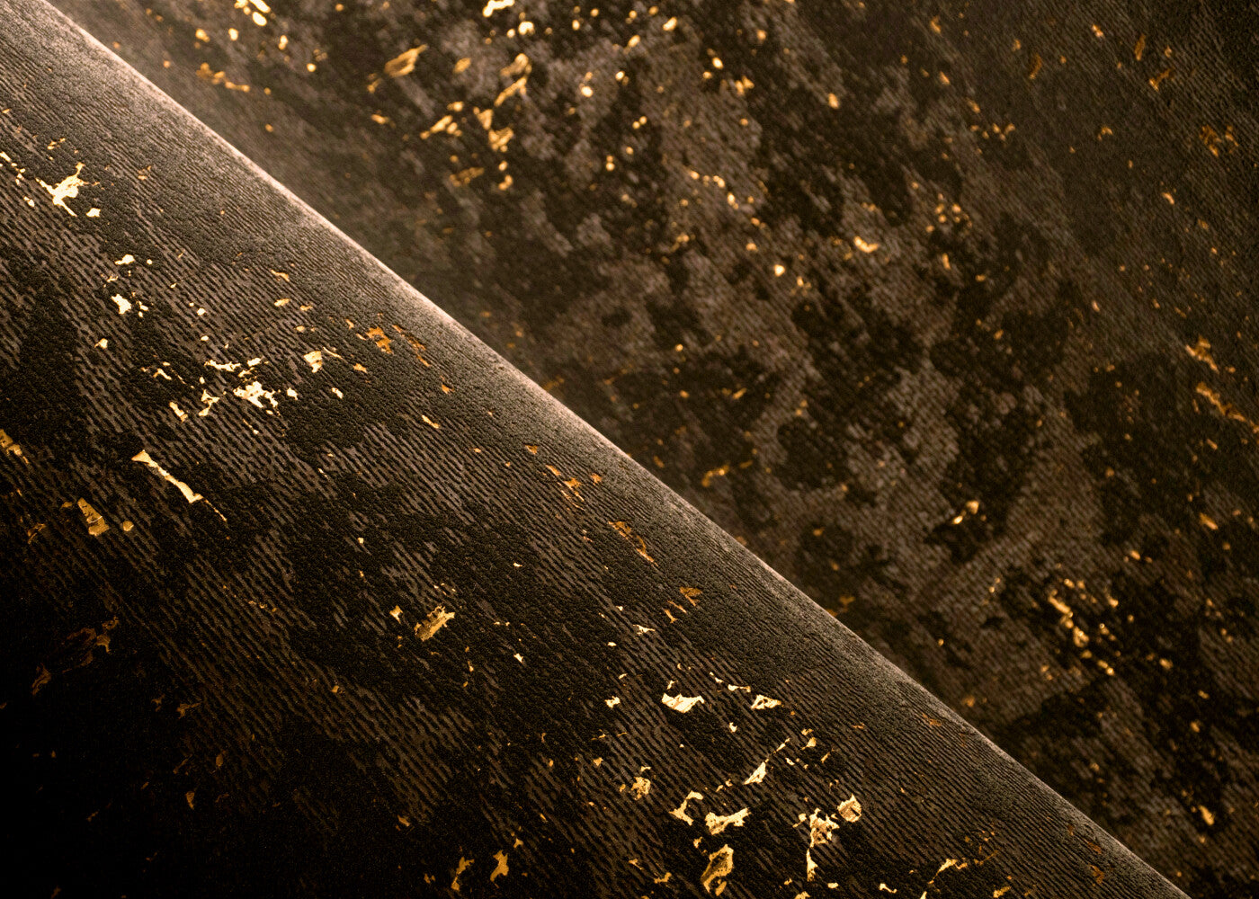 MoooiWallcoveringExtinctAnimals_BeardedLeopard_MO2053_M3-hero