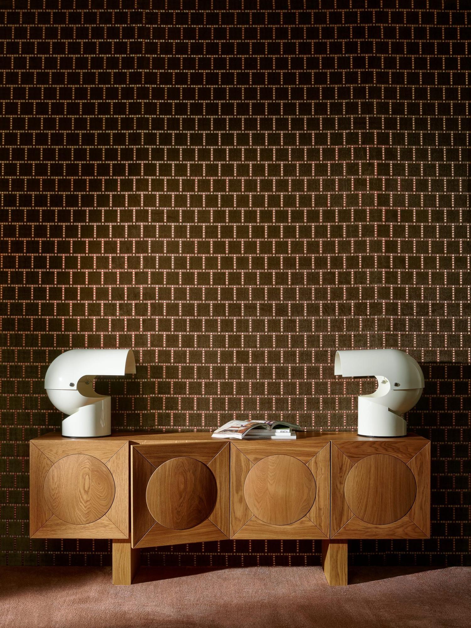 Allures_Cabochon9240_Roomshot_Web_LR-fullscreen