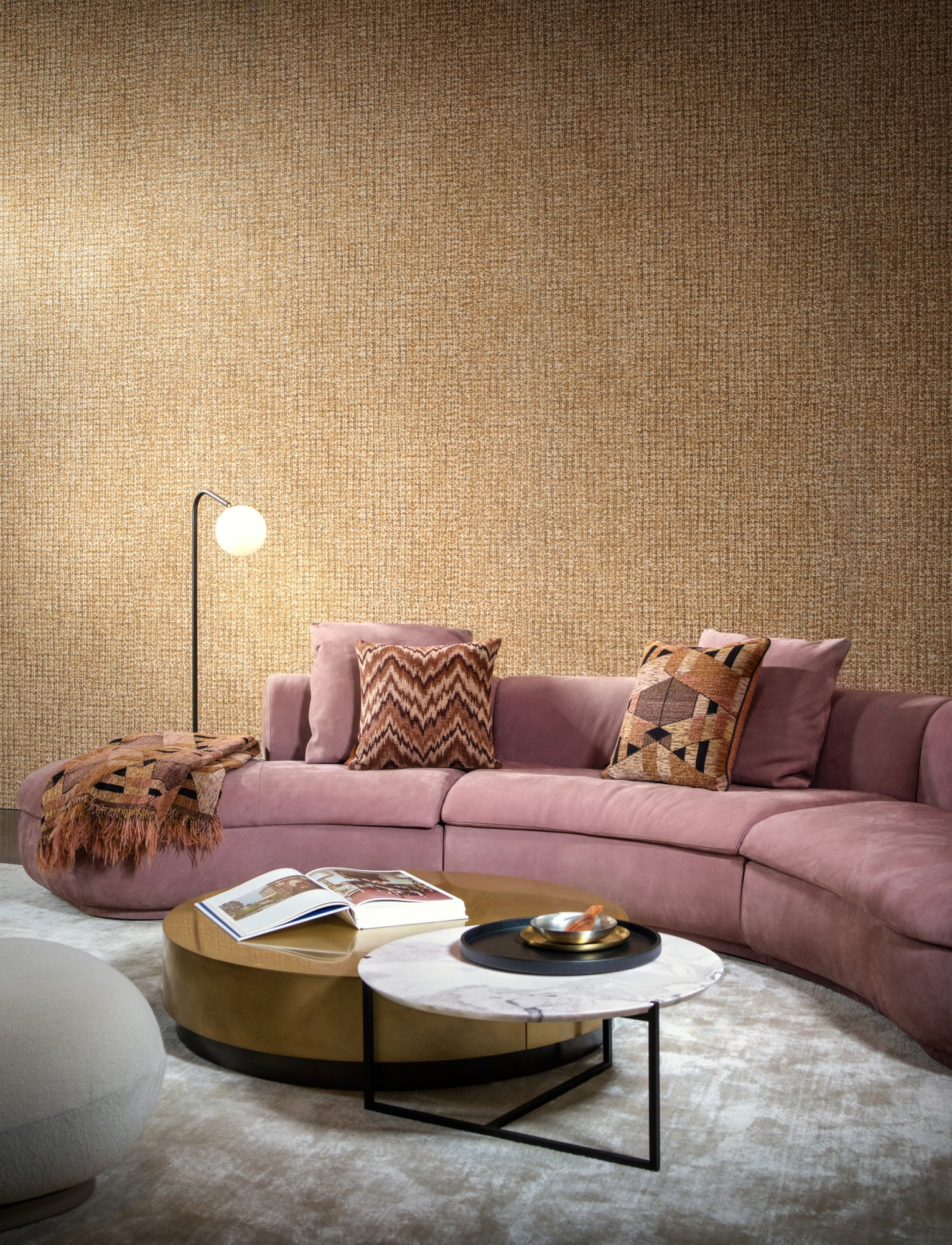 Essentials-|-Les-Tricots_Cashmere_73061_Roomshot_Web_LR-fullscreen
