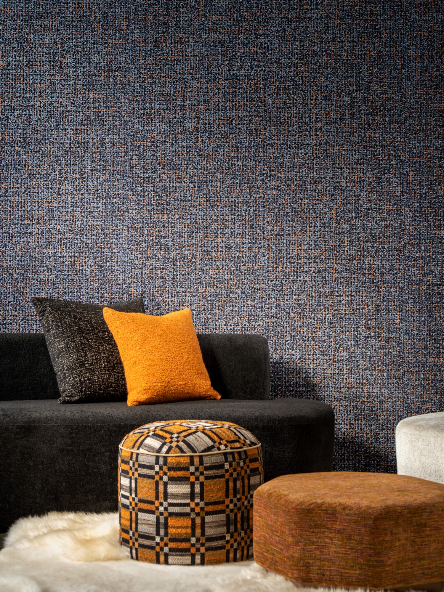 Essentials-|-Les-Tricots_Cashmere_73063_Roomshot_Web_LR-fullscreen