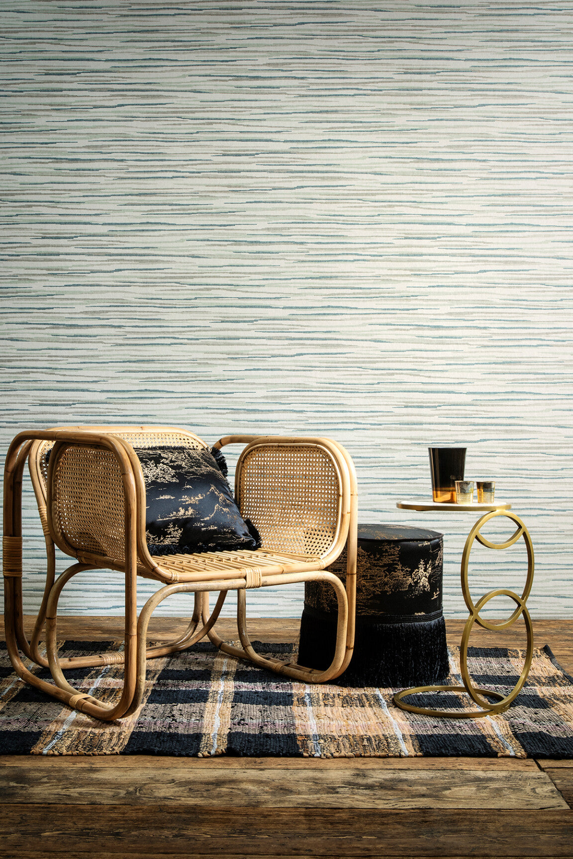 Essentials|Traveller_Horizon_11060-medium-two-thirds