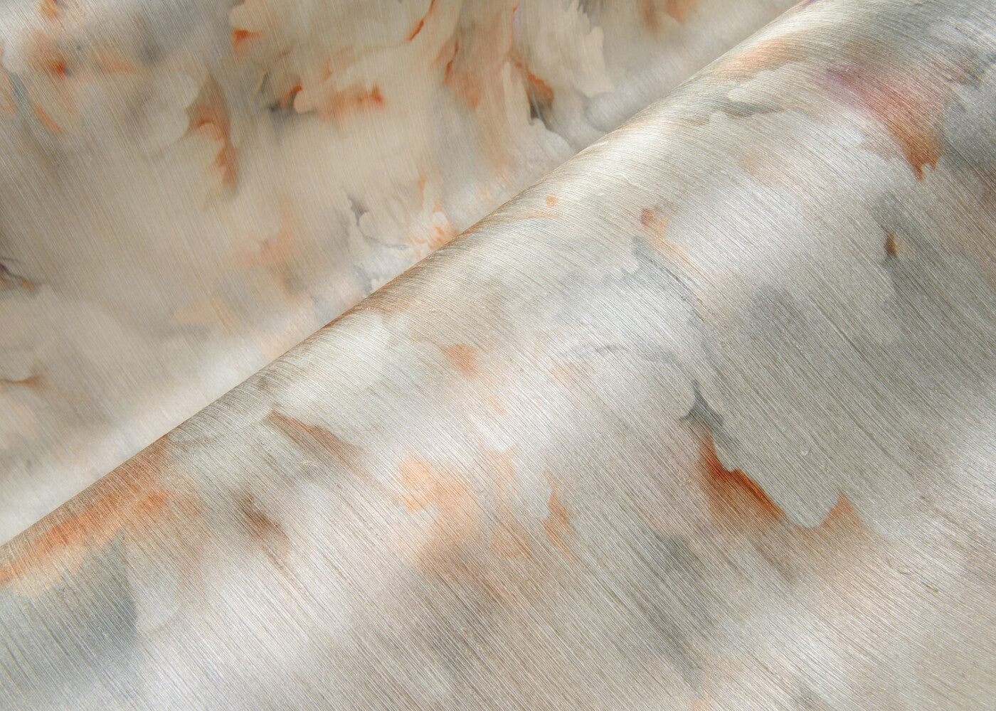MoooiWallcoveringGreenHouse_SilkBombis_MO5010_Mood_Web_LR-hero